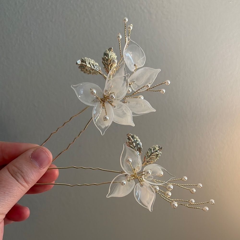 Elegant Floral Hair Pins